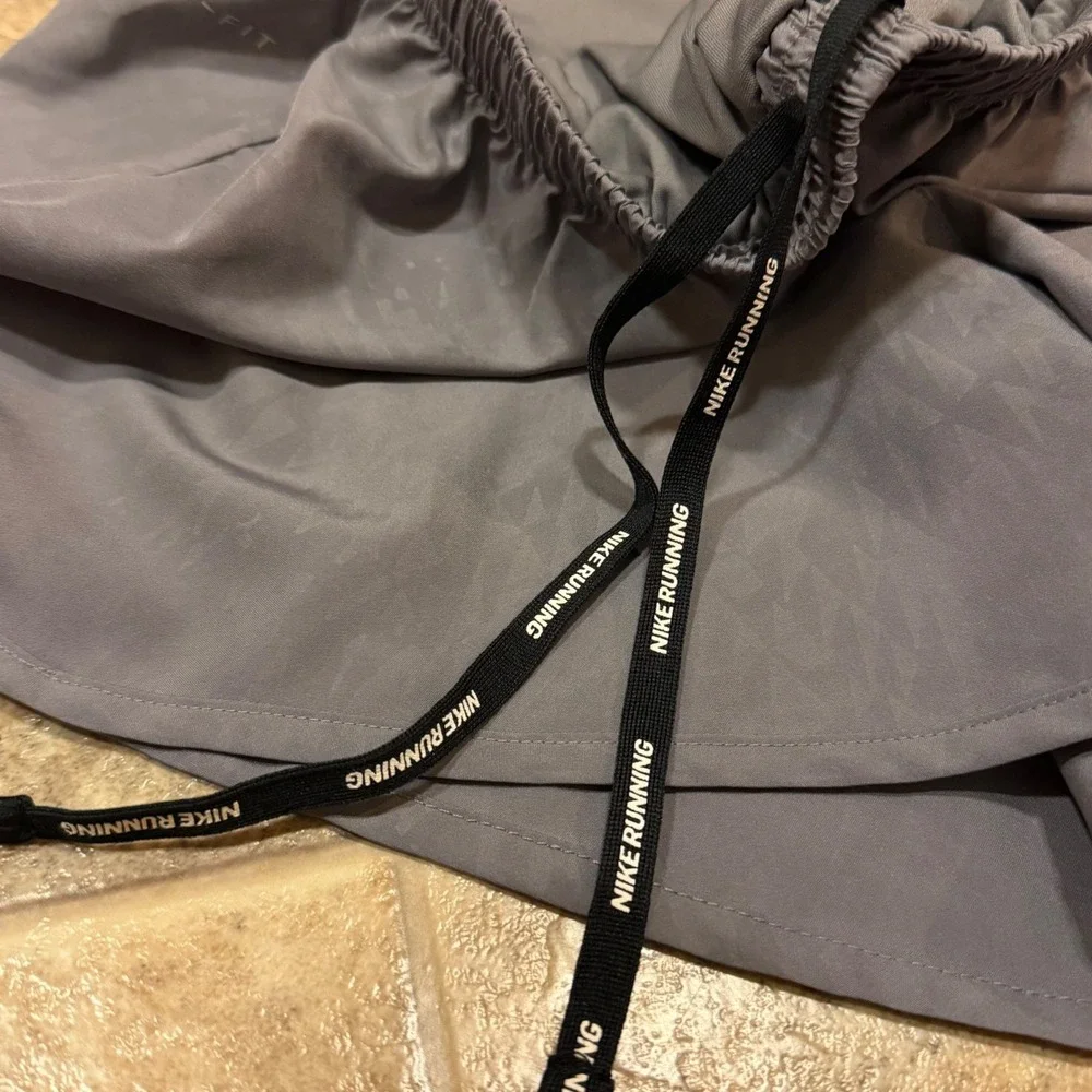 Nike Dri-FIT Womens‎ Medium Grey Geometric Running Shorts Mesh Panels Liner